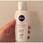 ニベアサン プロテクトウォータージェルSPF50手に持った感じ