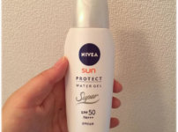 ニベアサン プロテクトウォータージェルSPF50手に持った感じ