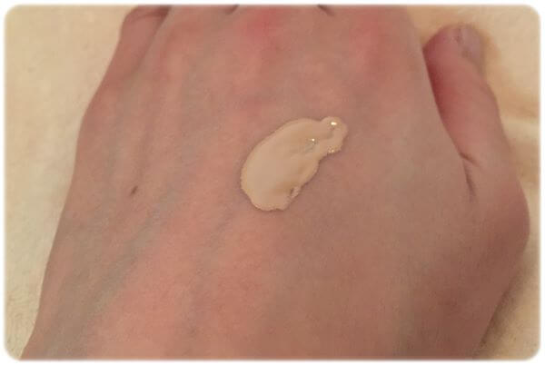 スクウィナ 薬用UVホワイトニングベース色味