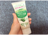 アロエ スクラブ洗顔手に持ったサイズ感