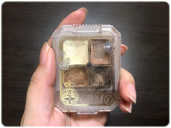 ジュエリングアイズ手に持ったサイズ感