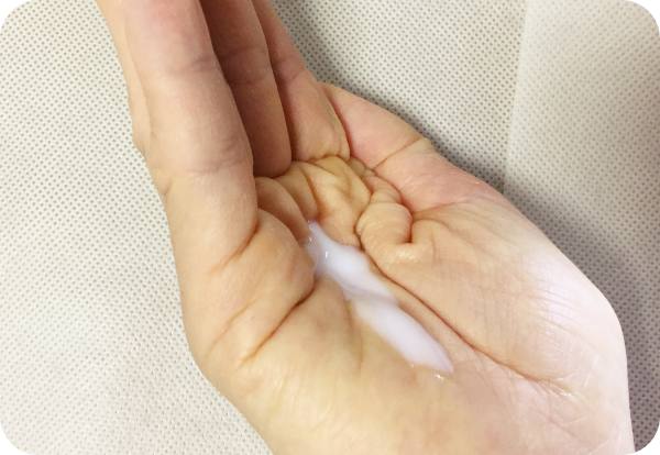無印乳液敏感肌手に取る