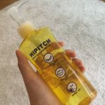手に持ったディープクレンジングオイル