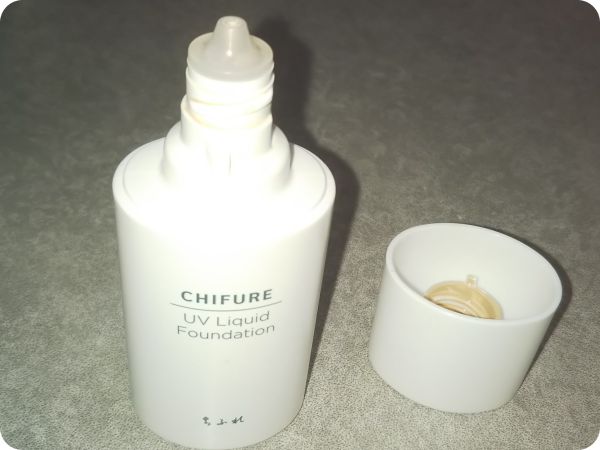 ちふれUVリキッドファンデーション開けたところ