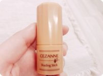 セザンヌシェーデイングスティック02を持つ