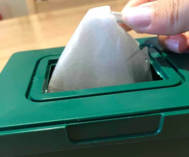 ピンセットが付いているので、とても衛生的に使えます。