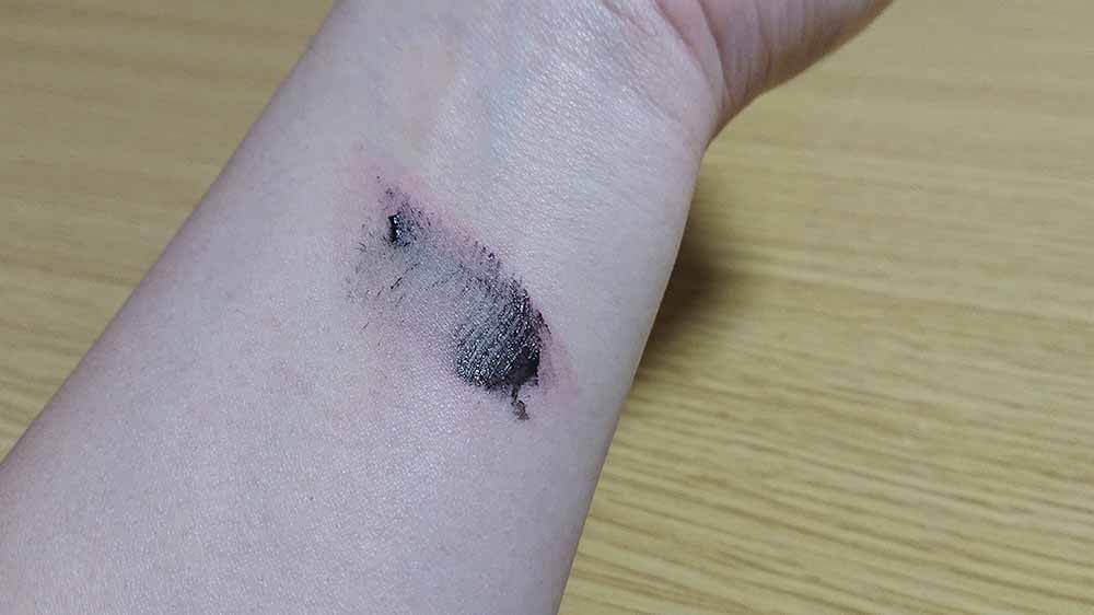 繊維がとても細かくまつげ一本一本が綺麗に伸びて、ナチュラルに仕上げてくれる。