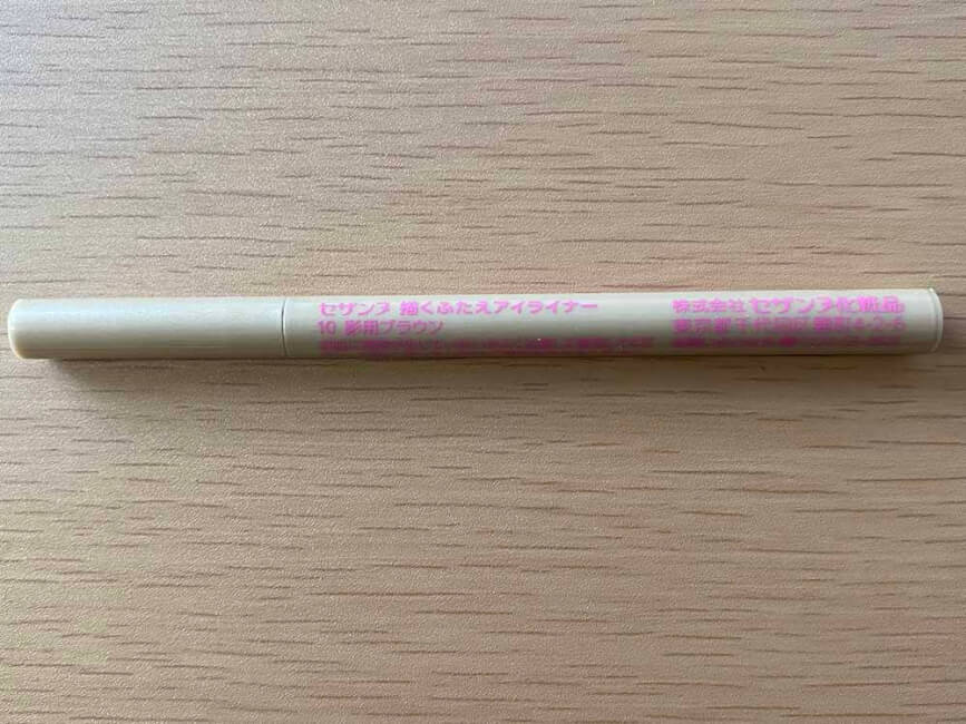色はブラウ ンとグレージュの二種類