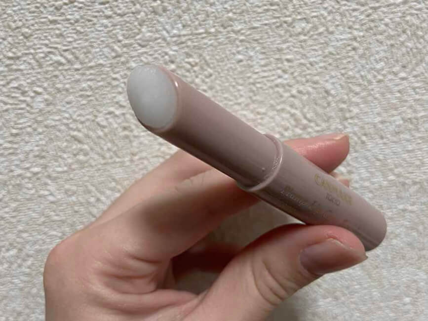 少しずつ唇の皮がむけてきて、古い角質ケア効果なのかも！と嬉しくなりました。