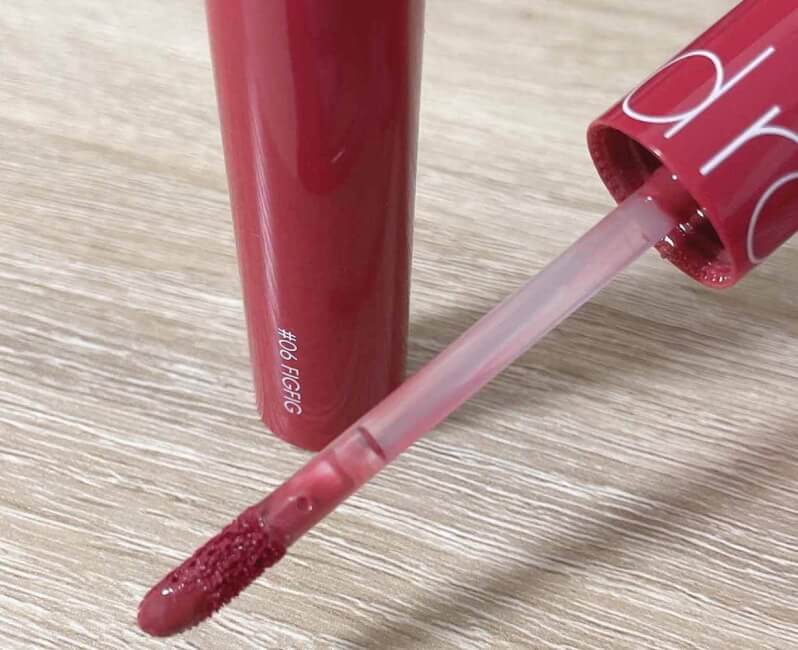 水分の多いツヤタイプで発色もとても良いですが、香りは好き嫌いが分かれそう...。