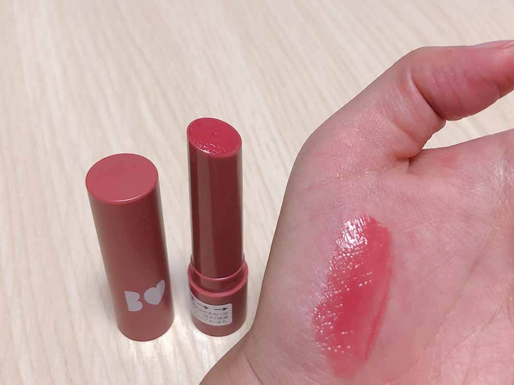 こっくりとした使用感で、しっかりと発色